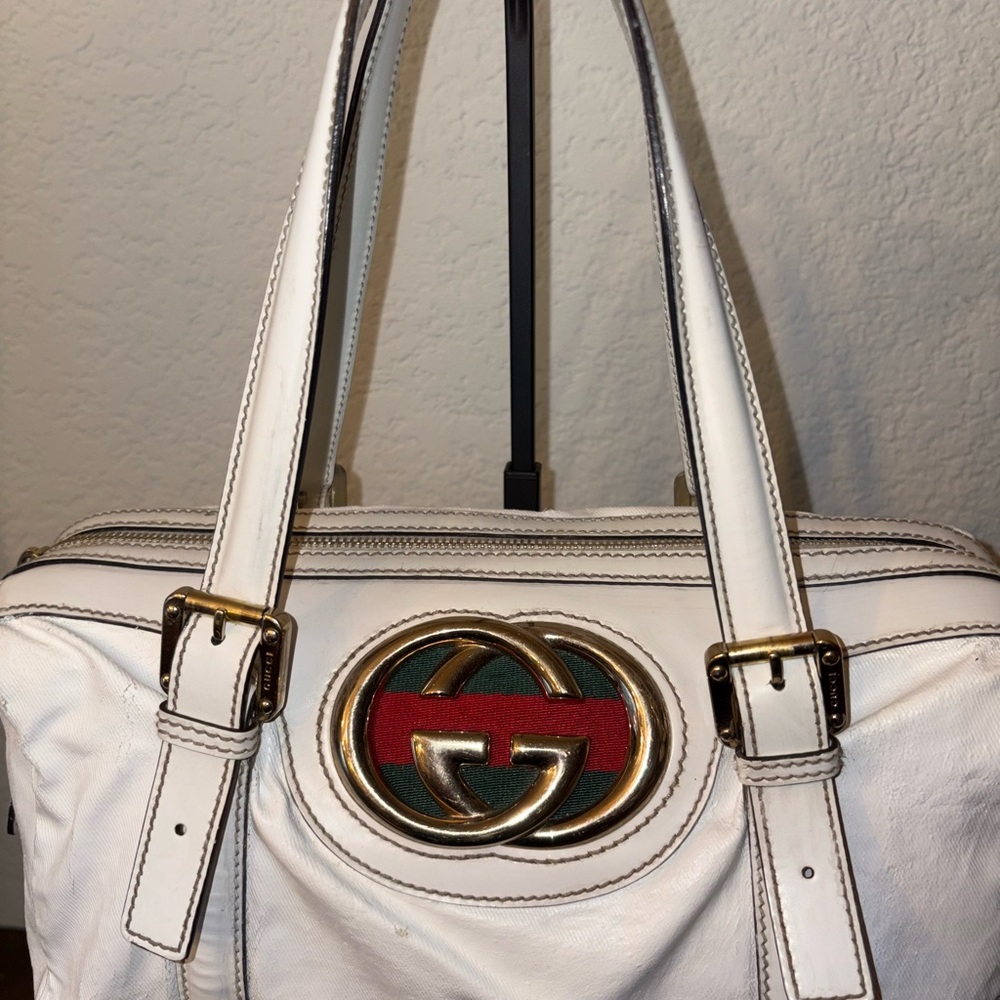 SOLD UNLISTED. Gucci Sherri Line White Leather Tote with Red and Gold Emblem - Picture 3 of 12